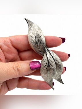 Silver Tone Dimensional Leaf Brooch Featuring Trio of Brushed Etched Leaves